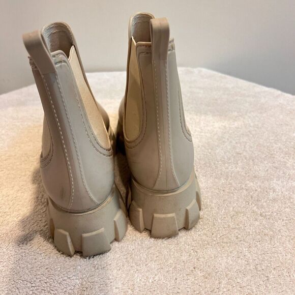 Jeffrey Campbell Womens Beige Chelsea Rain Boots Lug Sole 10 Chunky Bootie EUC - Picture 5 of 10